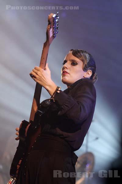 ANNA CALVI - 2013-09-26 - PARIS - Gaite Lyrique - 